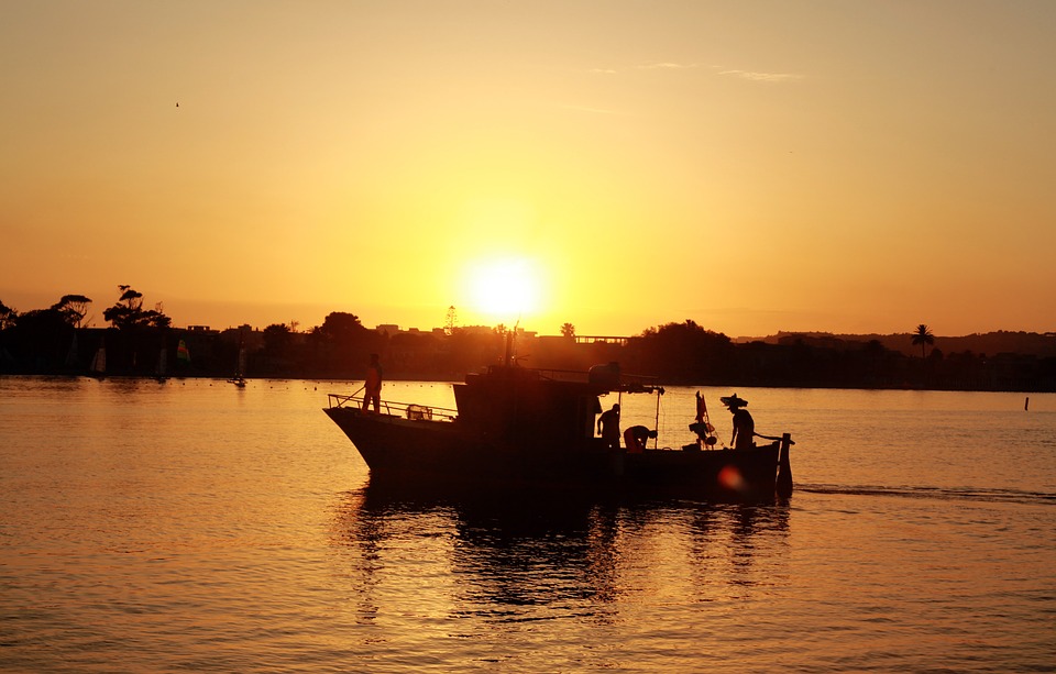 Barca In Controluce (Foto Pixabay)