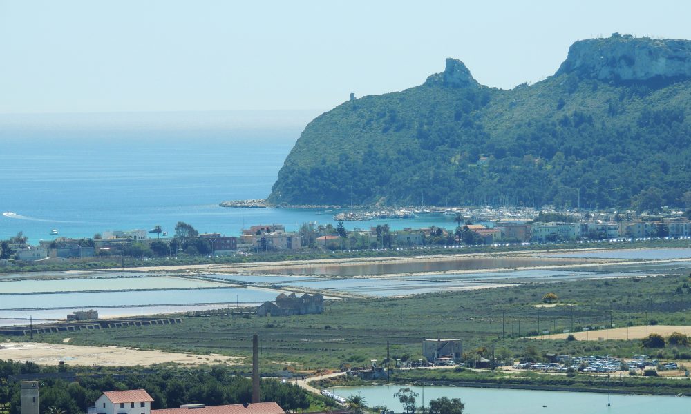 panoramica del poetto, della laguna di santa gilla e della sella del diavolo