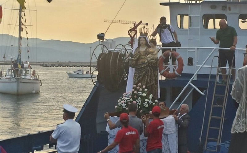 Nostra Signora Di Bonaria Sulla Barca durante la processione