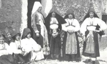 Donne Sarde In Costume, foto d'epoca in bianco e nero