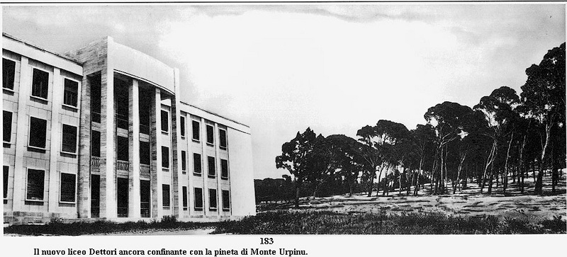 Liceo Dettori Con Accanto La Pineta, immagine in bianco e nero