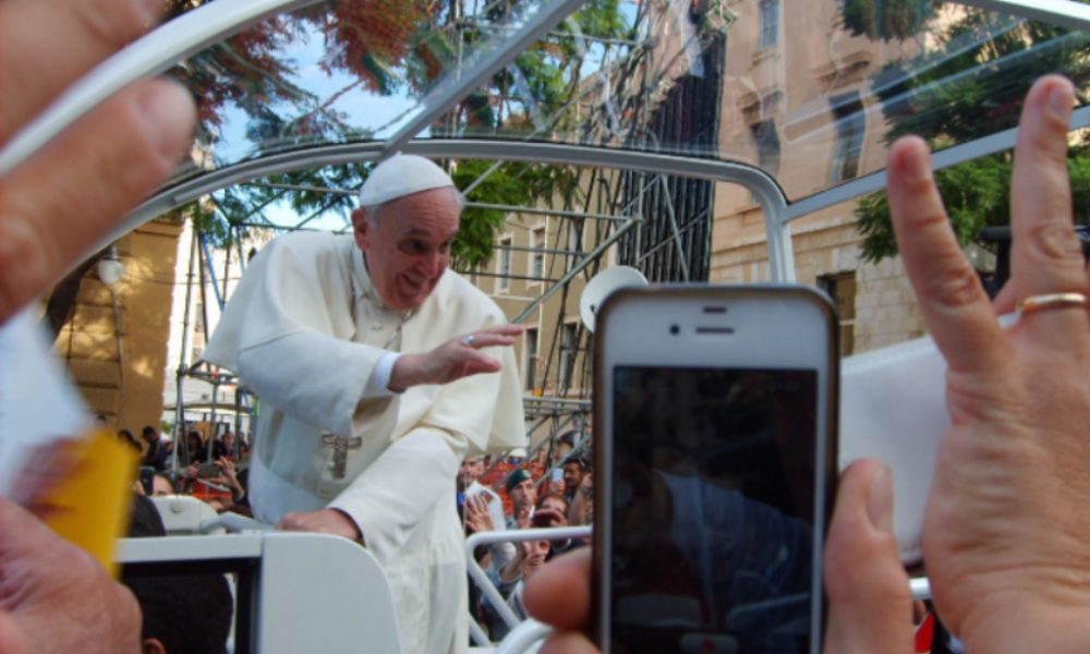 Papa Francesco, dalla Sardegna gli auguri di buon compleanno