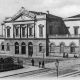 Stazione Cagliari 1906 fotobianco e nera con la facciata. il timpano e le terrazze