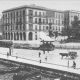 foto d'epoca con treno a vapore in primo piano sullo sfondo il centro storico di cagliari A Bordo Del Tram Cagliari