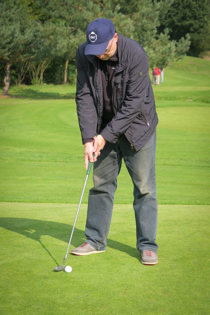 Coni di Campobasso - Anziano che gioca a Golf
