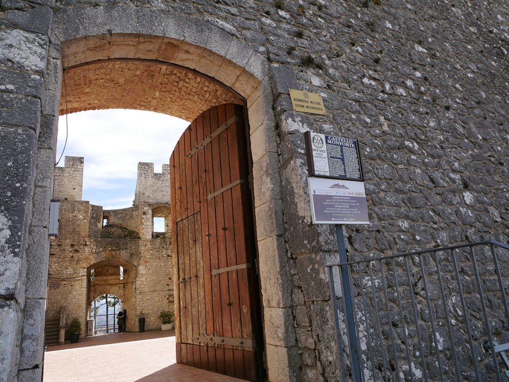 Moneta da 5 euro - Ingresso del Castello Monforte