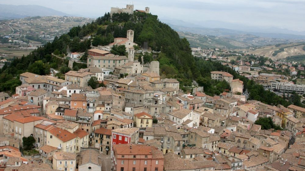 Cropped Panoramica Della Collina Monforte.jpg