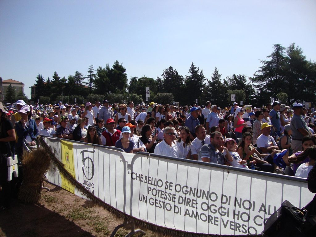 Fedeli In Preghiera