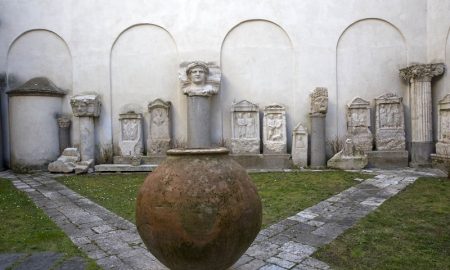 Il Museo Campano conserva una varietà straordinaria di reperti archeologici.