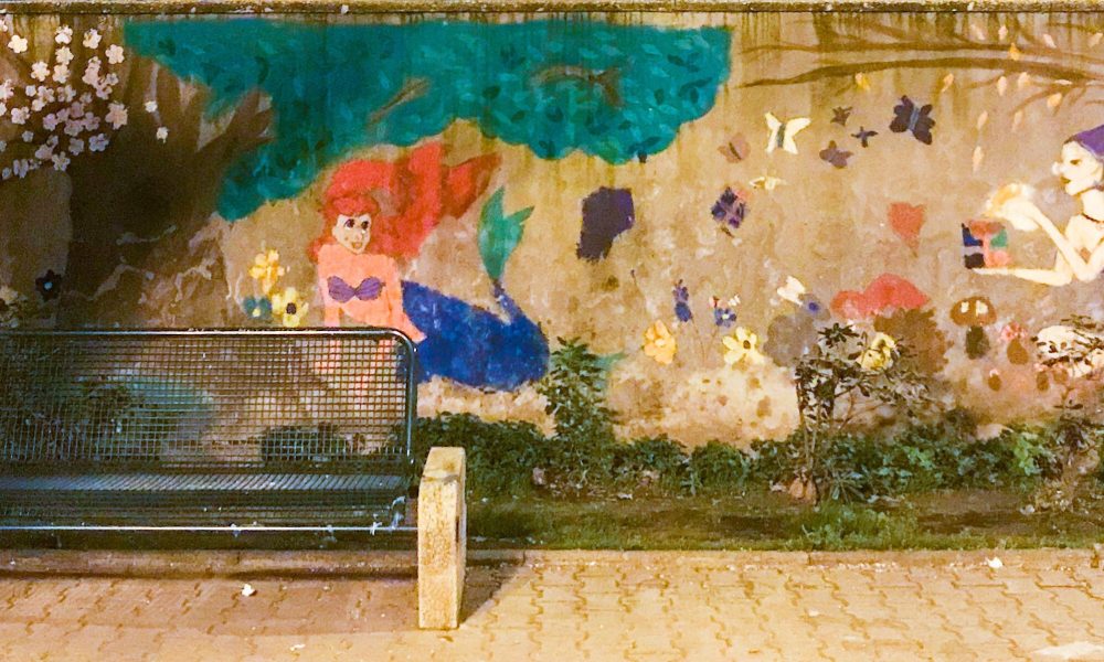 Il murales nella piazzetta di via Trento