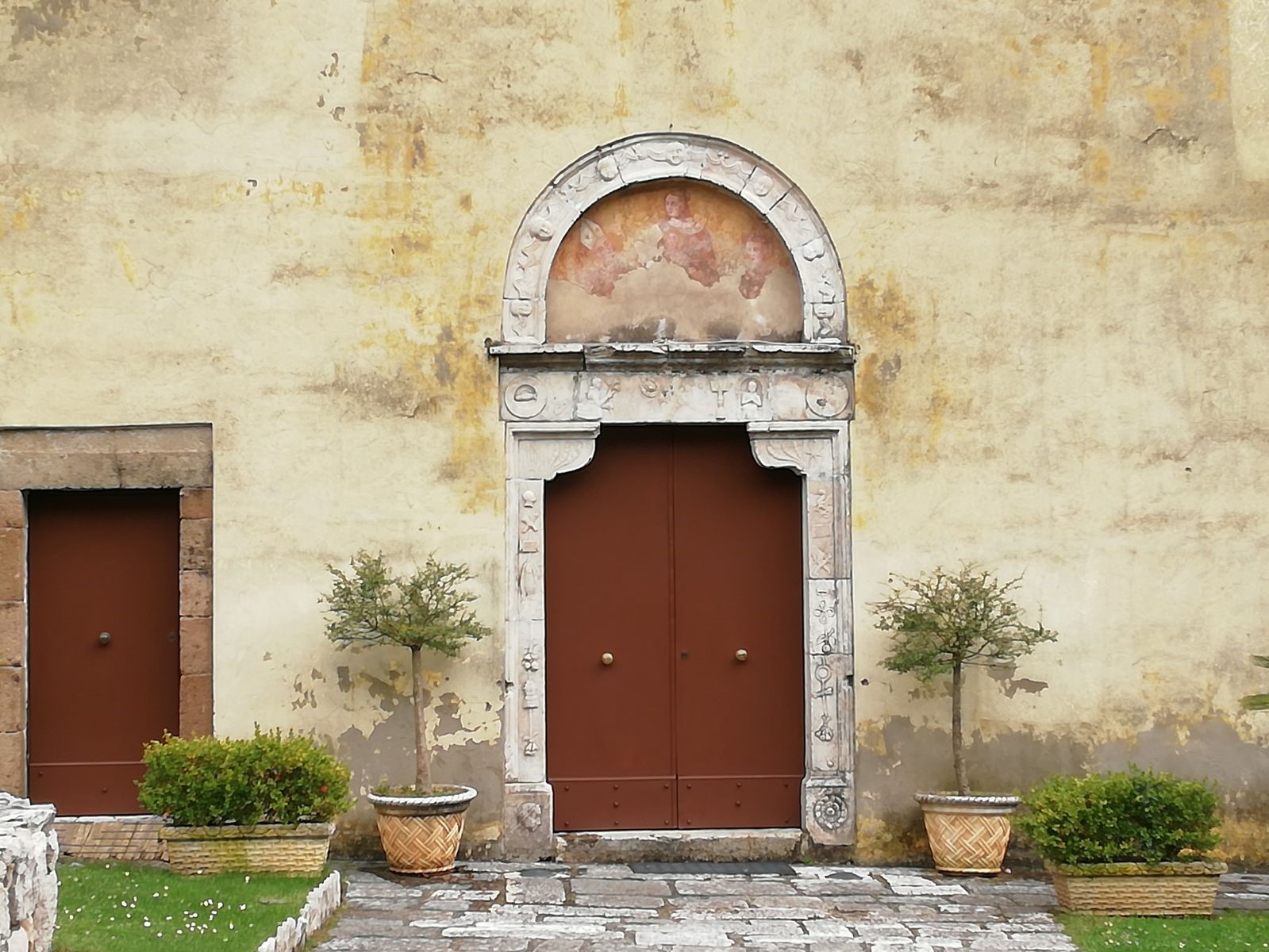 Portale Della Chiesa Di San Nicola Di Presenzano