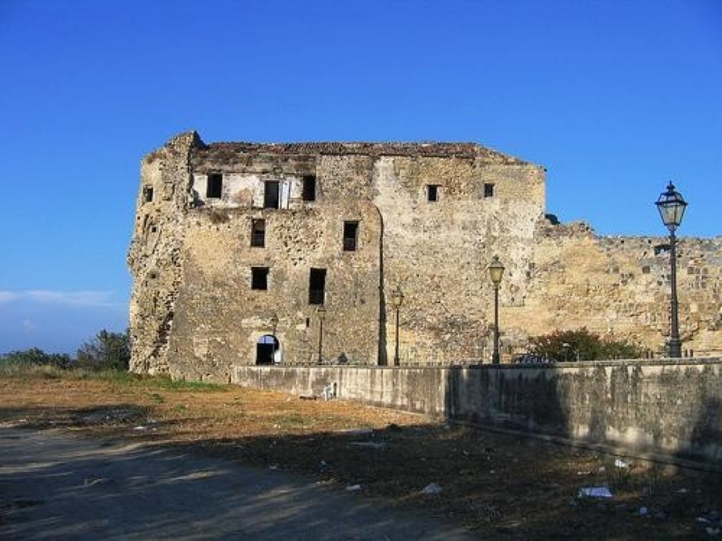 La tumultuosa storia del castello di Castel Volturno