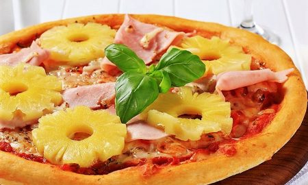 Pizza Con Ananas Caserta - Una pizza con fette di ananas