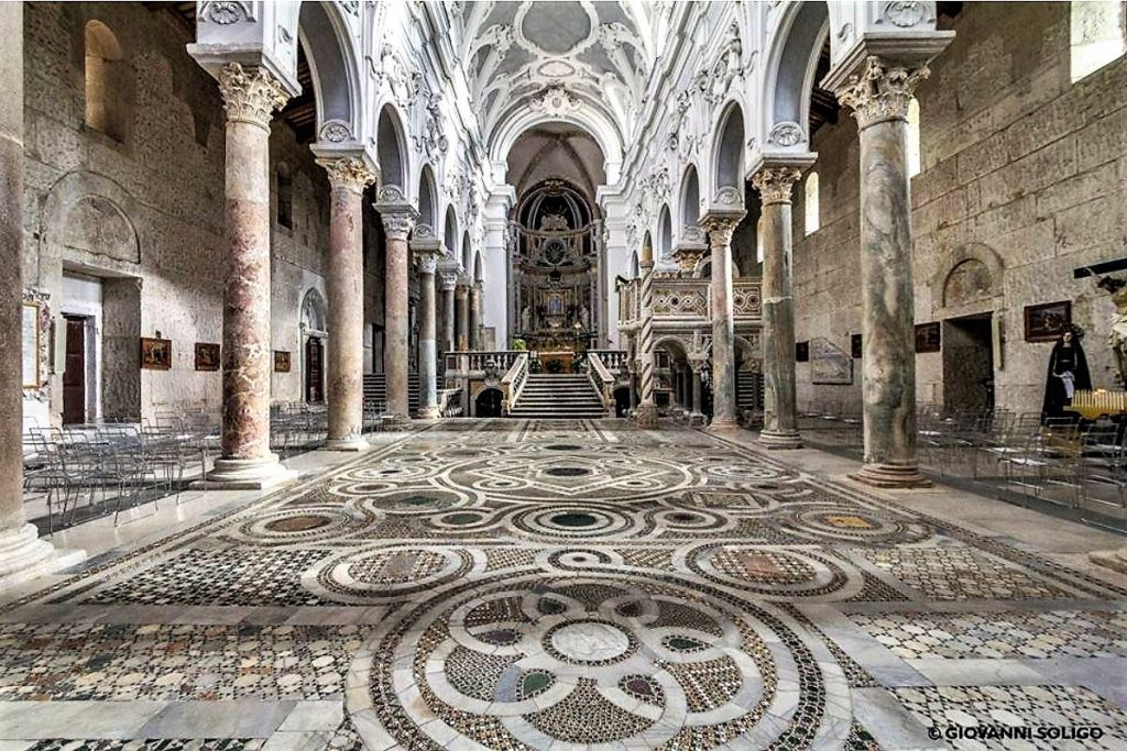L'interno del Duomo di Sessa Aurunca