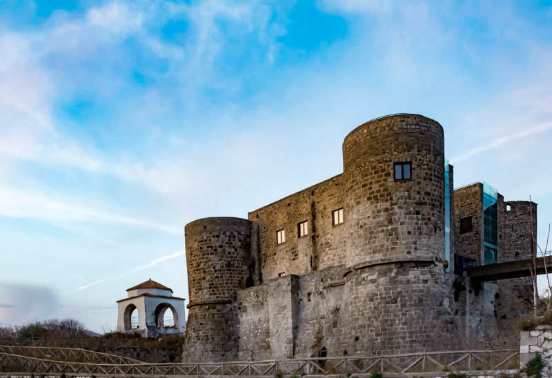 Castello angioino aragonese di Calvi Risorta dalla Casilina