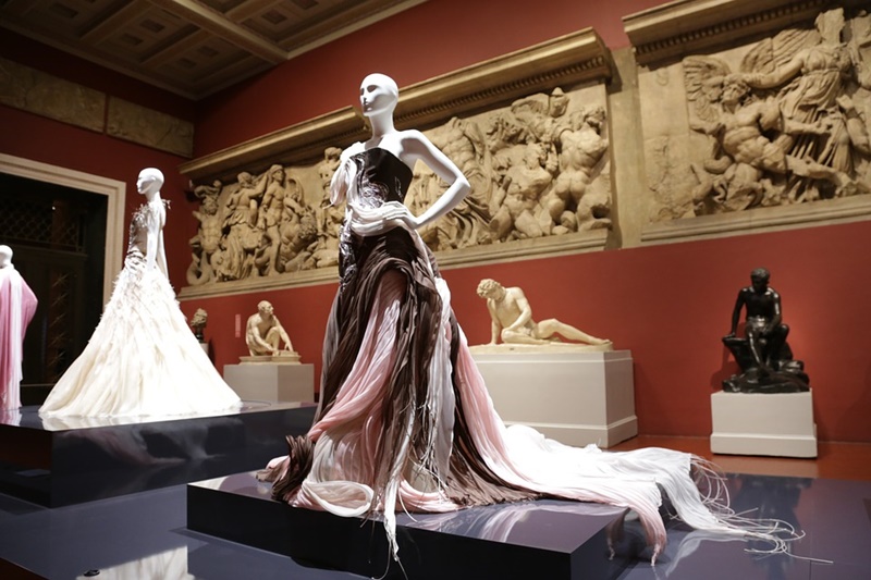 Museo D'arte Contemporanea Di Cassino- abiti d'alta moda