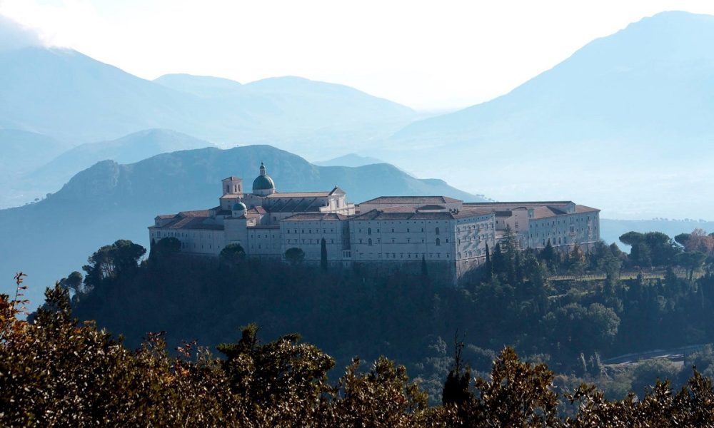 Nuovo Abate Abbazia Di Montecassino