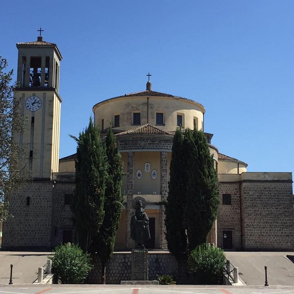 Basilica Concattedrale Di Aquino Chiesa E Statua Di S Tommaso