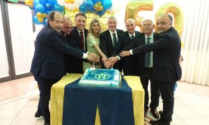 Торт на день рождения в честь пятидесятой годовщины Cassino