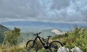 Bicicleta de montanha no Vale do Inferno