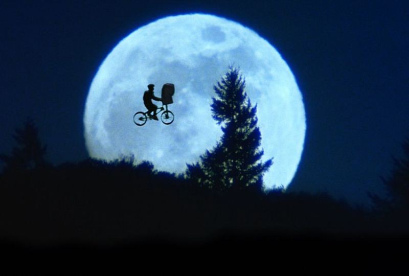 E.T. può essere l'emblema dei sogni da bambino di chi avvista un ufo a Catania e non