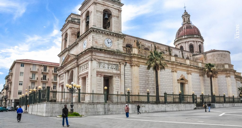 Città di Giarre oggi. Fonte foto: Domonabikeitaly Alamy - Stock Photo