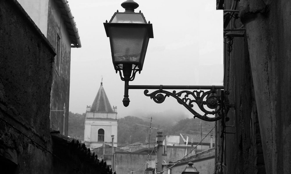 Maletto Scorcio Del Campanile