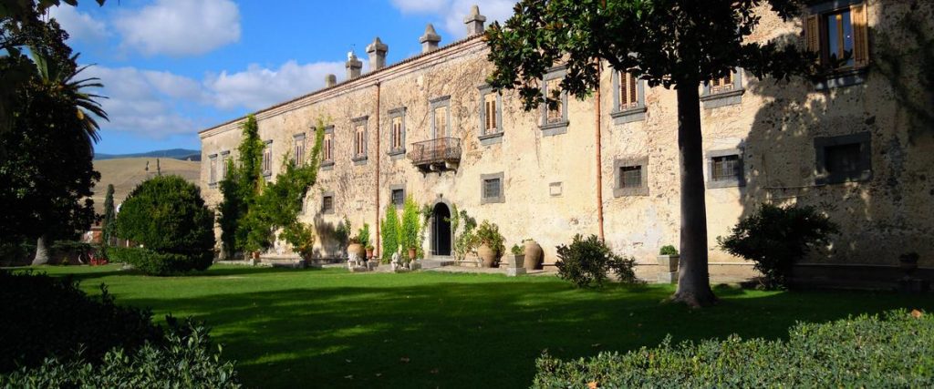 Ferdinando di Borbone donò il castello di Maniace all'ammiraglio Nelson per ringraziarlo della sua azione contro i ribelli.