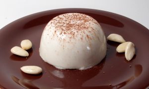 Il biancomangiare è uno dei dolci tipici più antichi della pasticceria siciliana