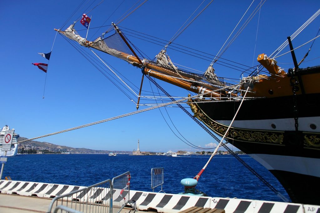 La nave-scuola Amerigo Vespucci a Catania