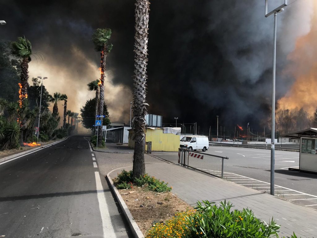 incendio alla play di Catania