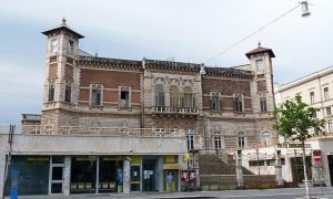 Cropped 800px Catania Villa Manganelli 1.jpg