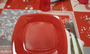 piatti rossi per la cena di Natale