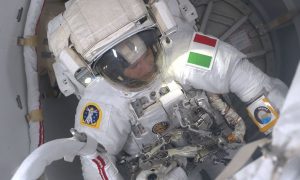 Luca parmitano pronto per la passeggiata spaziale nella Missione Beyond