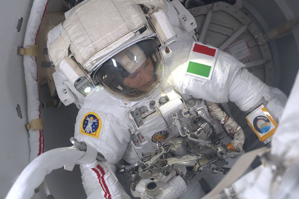 Luca parmitano pronto per la passeggiata spaziale nella Missione Beyond