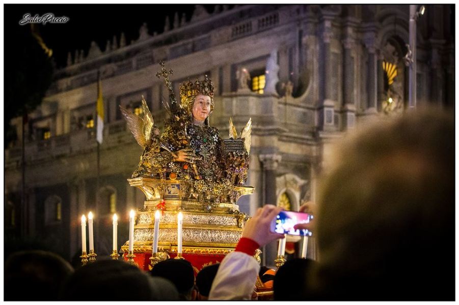 Ottava di Sant'Agata - busto reliquario in processione. Foto di Salvo Puccio.