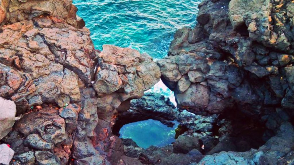Scoglio degli eterni amanti, lungomare