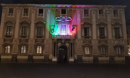 Palazzo degli elefanti si illumina omaggiando il tricolore, questa una delle iniziative promosse a Catania