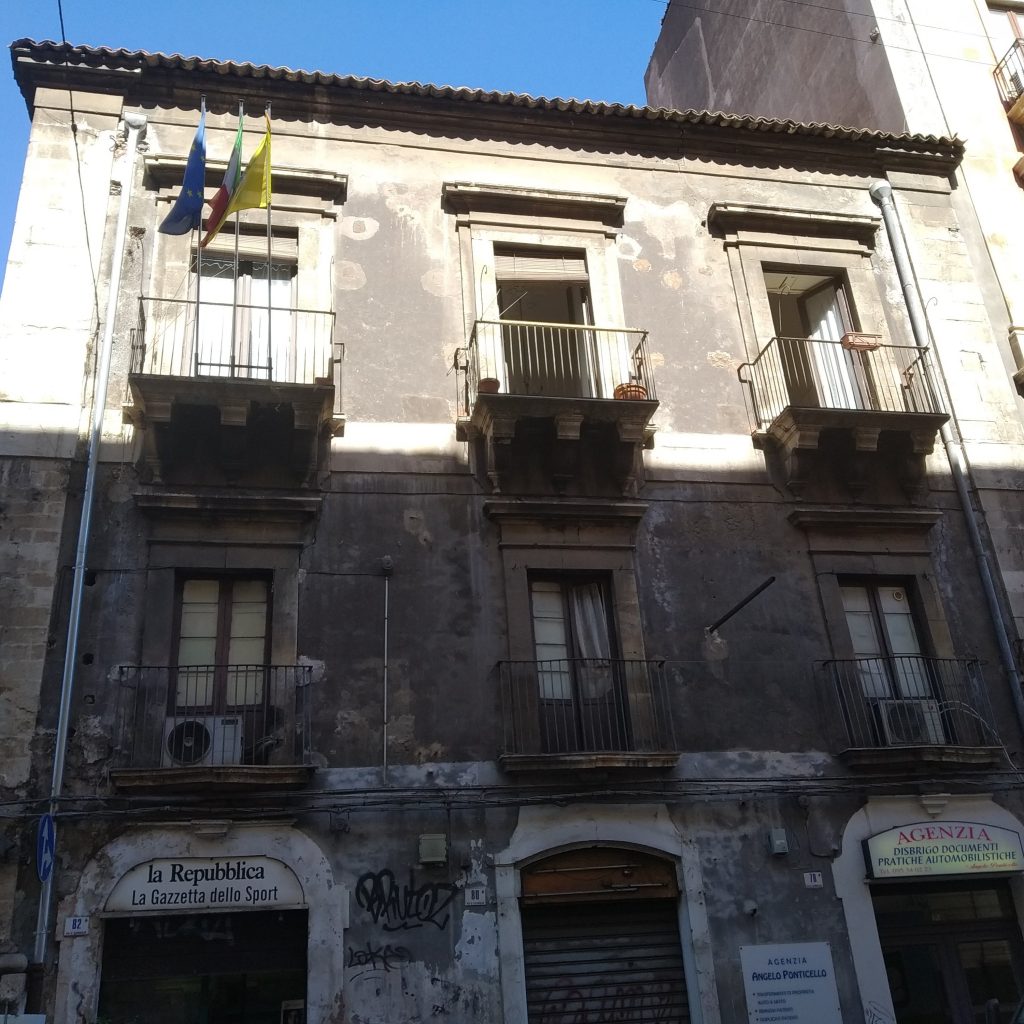 un palazzo che necessita di investimenti nella ristutturazione della faccciata