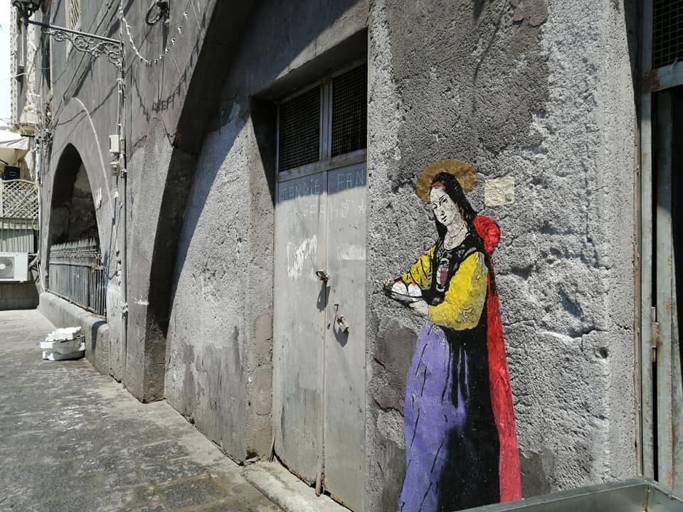 La figura di Sant'Agata, realizzata da TvBoy con tecnica mista attraverso gli spray, si trova all'interno della pescheria, poco distante dalla Fontana dei sette canali.