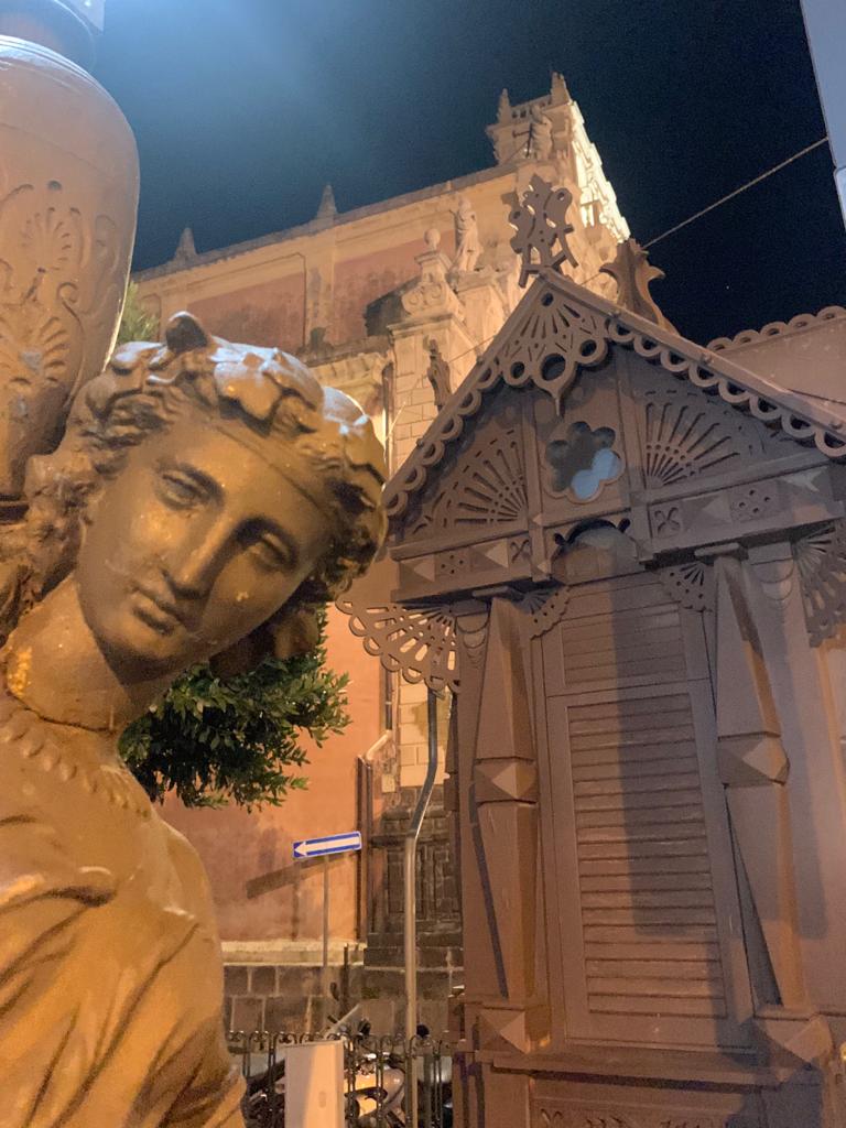 Mascheroni, Ruote, Monasteri: Storie Di Fede E Reclusione.