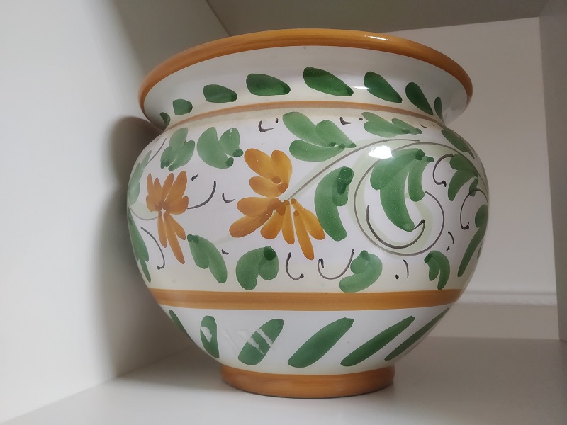 vaso giallo e verde di ceramica - Foto: Cavaleri Francesca Agata