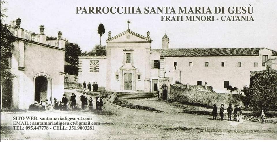 Un'antica foto che mostra l'edificio di Santa Maria di Gesù nel passato, testimonianza della diversa urbanistica del tempo.