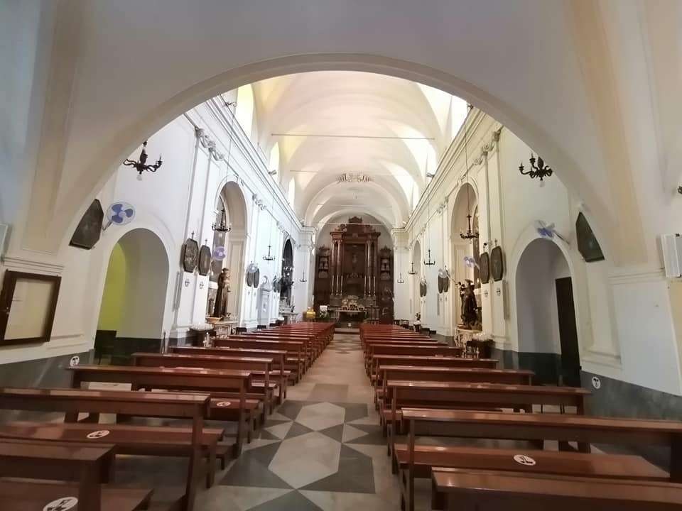 Interno Chiesa Di Santa  Maria di Gesù, chiesa pregna si storia e arte. 