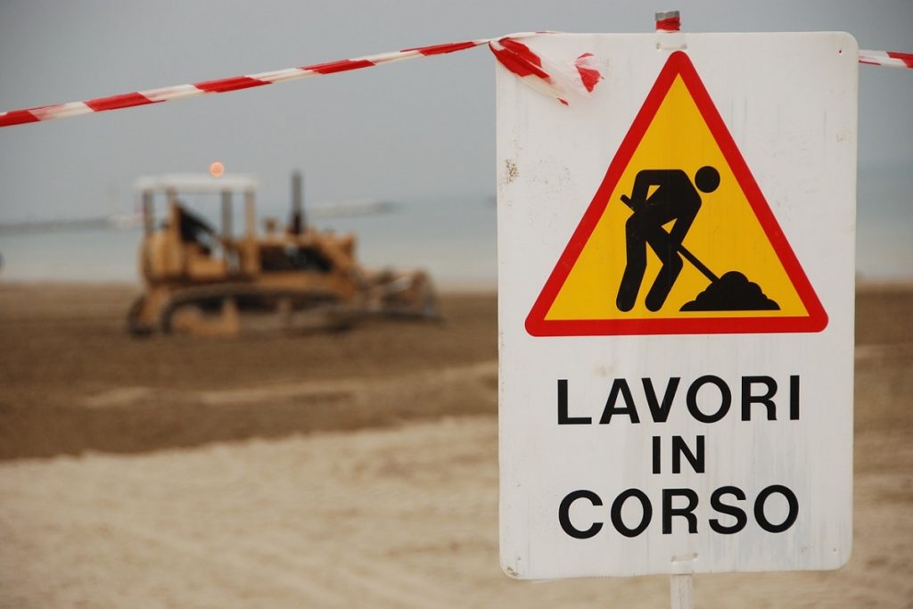 Nuovo Look: cartello dei lavori In Corso -Foto: Pixabay