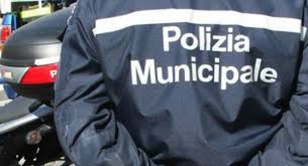 3329 sono state le domande presentate per la selezione pubblica di agenti della polizia municipale. Quelli regolarmente assunti a tempo determinato sono al momento 30, con una larga presenza di donne.