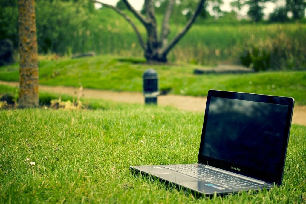 Unict: un Portatile all'aperto - foto: Pixabay