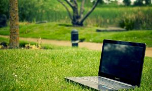 Unict: un Portatile all'aperto - foto: Pixabay