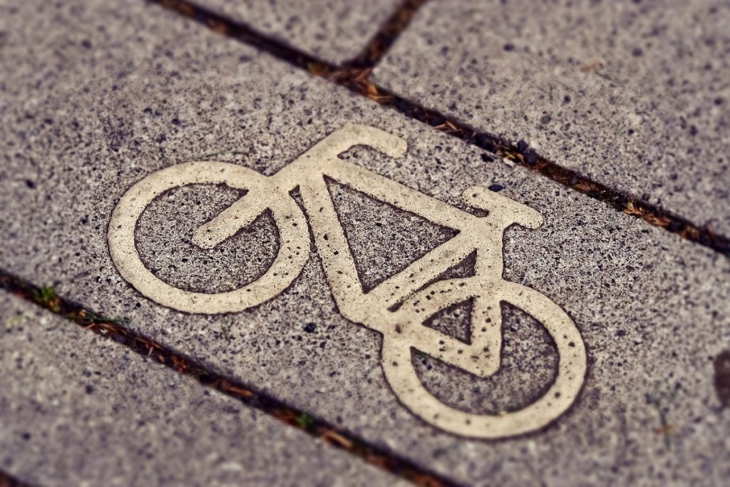 40 km Di Bici: il segno della bici sull'asfalto - Foto: Pixabay