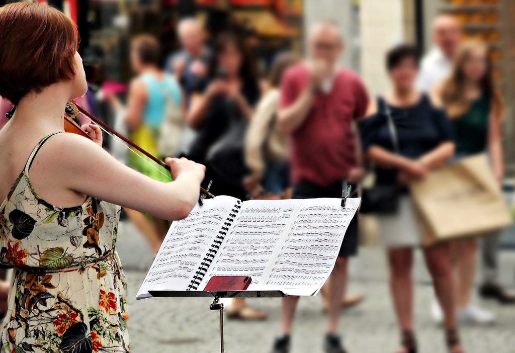 Catania summer fest: un'artista di strada - Foto: Pixabay